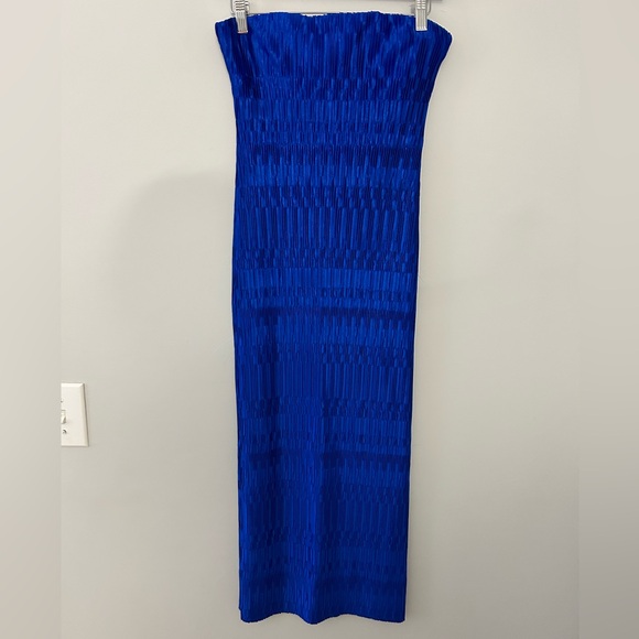Astr Reine Strapless Plisse Blue Strapless Midi Dress - Picture 2 of 5